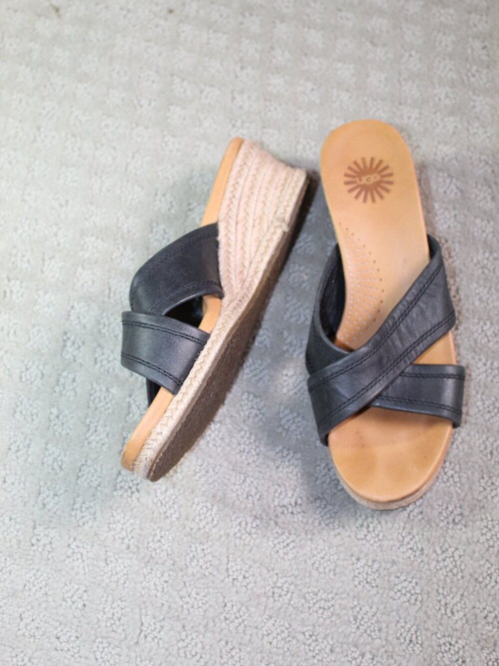 UGG Size 6.5 Black Crossband Espadrille Wedge Sandals